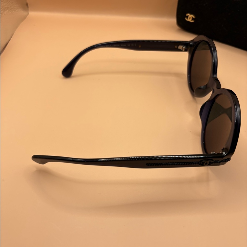 💙SOLD🖤Chanel Navy Blue Sunglasses - Picture 10 of 13